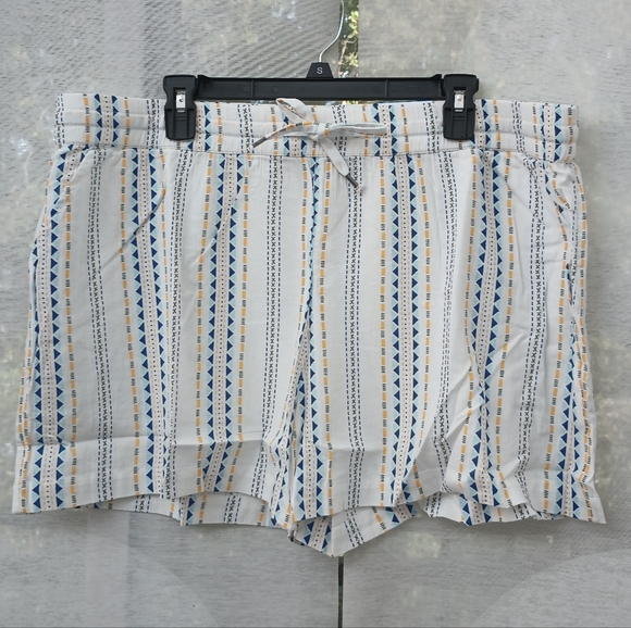 Style & Co. Pants - Style & Co Women short mid rise track short,  winter white.